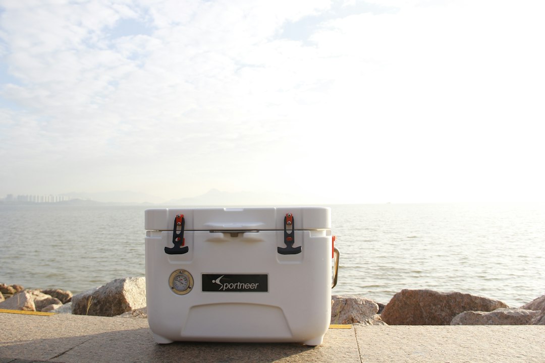 Cooler Boxes That Survive Trade Shows: A Material Breakdown