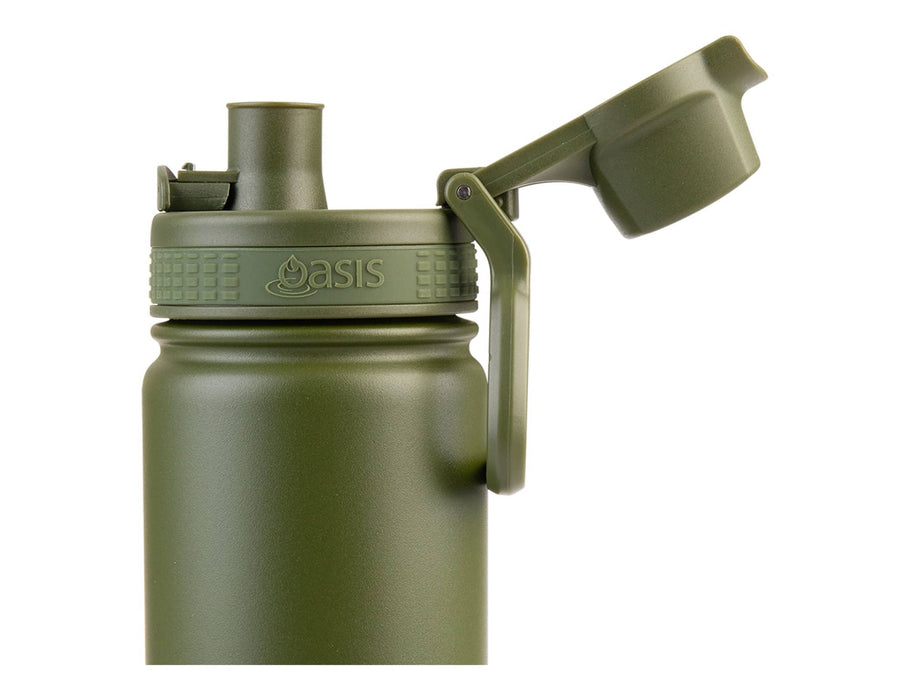 Oasis Challenger 550ml Vacuum Quick Release Cap Bottle - A drink bottle with a vacuum insulation feature, featuring a quick release cap in a military green colour and a logo.