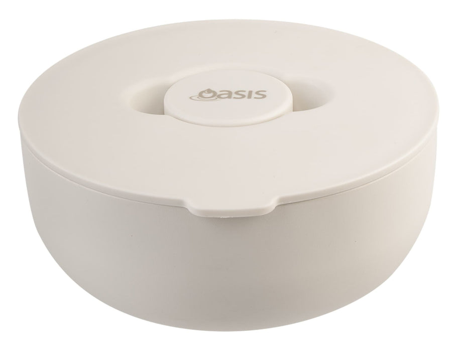 Oasis 950ml Insulated Fresh'N'Go Lunch Bowl - A lunch bowl in a cream colour with a lid, featuring a logo on top. It has an insulated design.