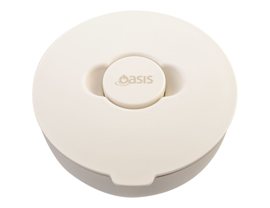 Oasis 950ml Insulated Fresh'N'Go Lunch Bowl - A lunch bowl with a rounded design, featuring a light beige colour and a central button. It has a logo on the top.