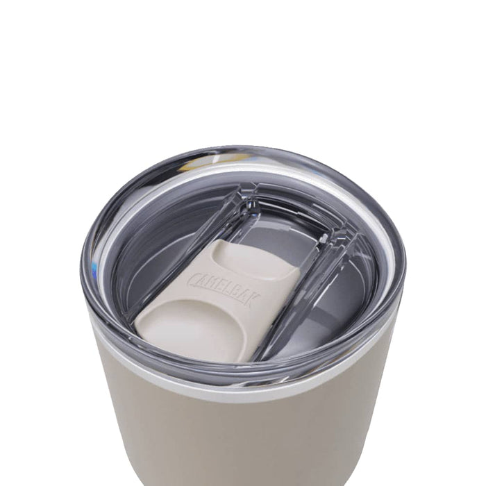 CamelBak - Thrive Tumbler VSS 0.9L - A drink bottle with a stainless steel body and a clear, sealed lid, featuring a logo. Primarily in light beige colour.