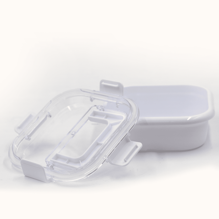 Pac-Man Lunch Box with Handle - A white lunch box with a transparent lid, featuring clips for secure closure.
