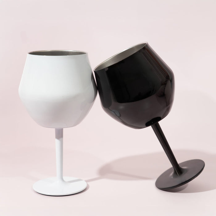 Shiraz Detachable Wine Glass - A white and a black detachable wine glass, featuring sleek designs and a modern finish, leaning against each other.